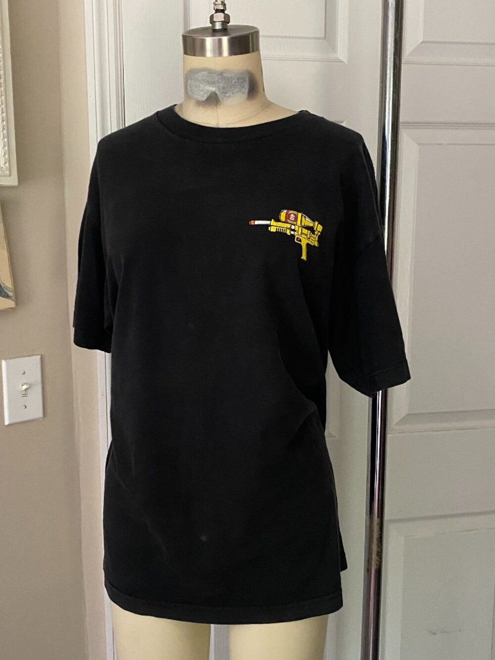 40's Forties & Shorties BLACK Malt Liquor Gun printed T-Shirt *MEDIUIM*